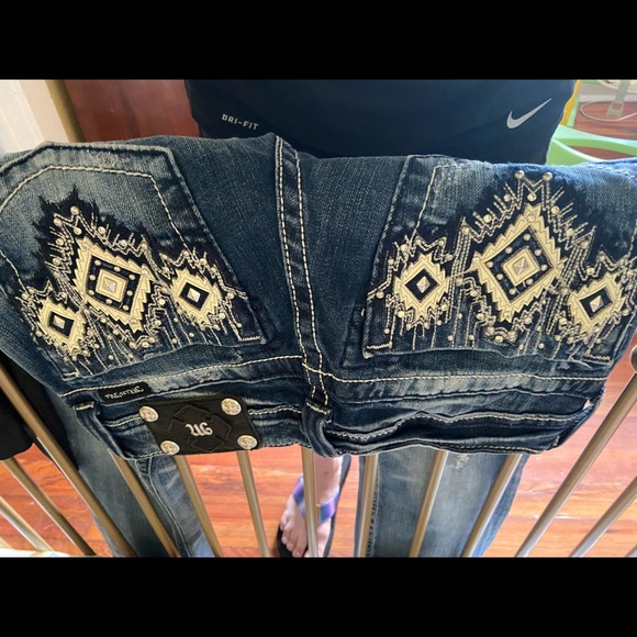 Jeans - Picture 2 of 3